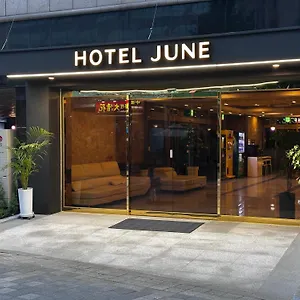 Airport June ホテル
