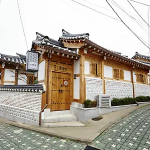 Hanok 24 Gyeongbokgung Guest house